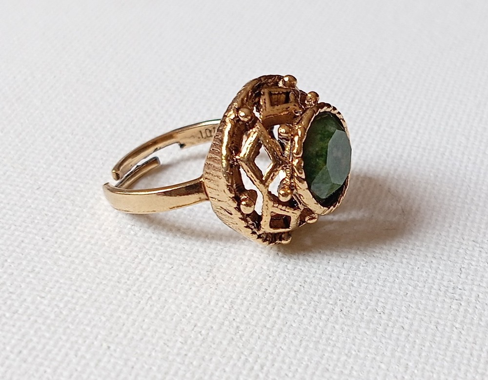 Vintage Adjustable Gold Tone 10kgf Ring Good Vintage Condition Green Stone
