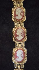 Women’s Gold Tone Cameo Bracelet Wristwatch Quartz Analog Oval Dress Watch