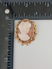Signed H.G. Vintage 12K Gold Filled Laurel Wreath Design Carved Shell Cameo Pin