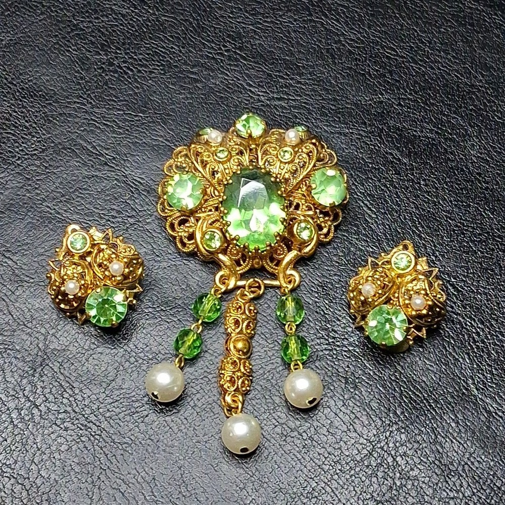 Vintage Pin Brooch & Earrings Set Green Rhinestone & Faux Pearl GERMANY. 16.107