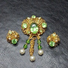 Vintage Pin Brooch & Earrings Set Green Rhinestone & Faux Pearl GERMANY. 16.107