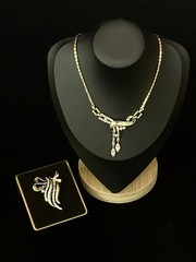 TRIFARI Brooch(1950) Necklace Dangle Navette Gold-Trifanium PAT PEND Box