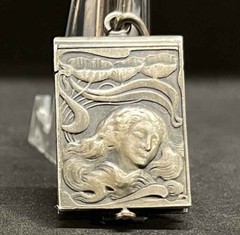 Amazing piece! Argentina Art Nouveau locket with photos beauty lady large hair..