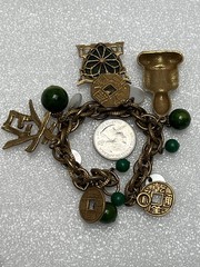 Vintage ART Green Bakelite Bead Asian Inspired Charm Bracelet 7.5”