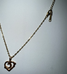 Vintage 19″ C Initial Heart Pendant w/ Roses Necklace Gold Tone Metal No Brand