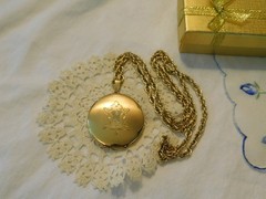 Vintage 12K Gold Filled Photo Locket Pendant Necklace 35.9 Grams