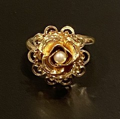 Sweet Vintage Emmons Rose Faux Pearl Ring Size 5.5-3.51gr
