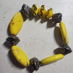 Vintage Bracelet Yellow Howlite Glass Metal Stretchy Handmade Yellow Silver Tone