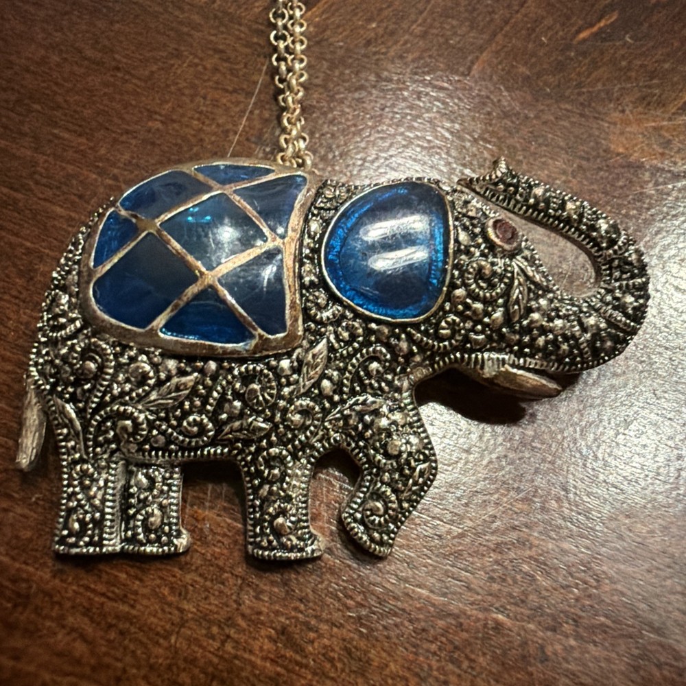 Unique Elephant Figural Silver Tone Milgrain Pendant Pin Brooch Teal Accented