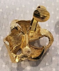 7/8 Inch Gold Tone Semi-textured 3 Dimensional Bow Clip On Earring