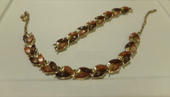 VINTAGE THERMOSET LUCITE LEAF NECKLACE & BRACELET (NEEDS CLASP)