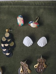 14 Pairs Earrings 90s Y2K Mostly Pierced Fun & Funky Enamel Metal Plastic