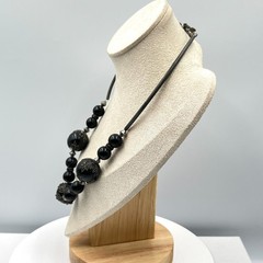 Vintage Boho Black Bead Collar Necklace Silver Tone Filigree Toggle 18″ Classic