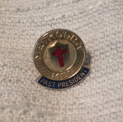 Vintage Lot Of Pins That Vary In Value & Collectibilty All In Good Condition.
