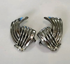 Signed Coro Vintage Silver Tone Climber Clip On Earrings Modernist E25