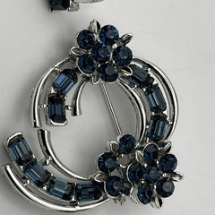 VINTAGE LISNER RHINESTONE Deep BLUE BROOCH and EARRINGS