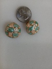 Vintage Button Earrings Pastel Pink & Green Gold Tone Woven Pattern Clip On E23