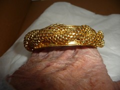 1/2” W GOLD TONE METAL MESS BANGLE BRACELET #5/25