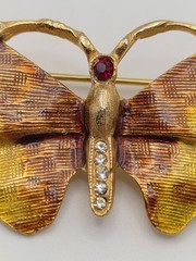 VINTAGE BROWN & YELLOW STAINED METAL CRYSTAL RHINESTONES BUTTERFLY BROOCH.