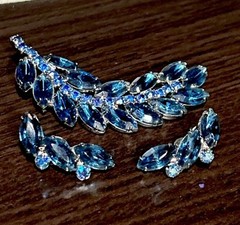 VINTAGE BLUE MARQUISE RHINESTONE AB BROOCH & EARRING SET JULIANA WEISS?