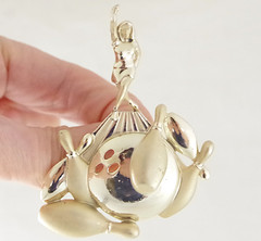 Cool Perspective! 2 7/8″ VTG c1980’s AJC FEMALE BOWLER BOWLING 2-TONE BROOCH PIN