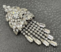 Vintage Juliana D&E Rhinestone Dangle Fringe Brooch Pin Pendant Silver Tone