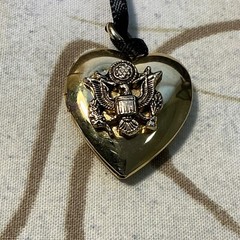 Vintage Military Sweetheart Heart Locket – Goldtone – Fast Shipping
