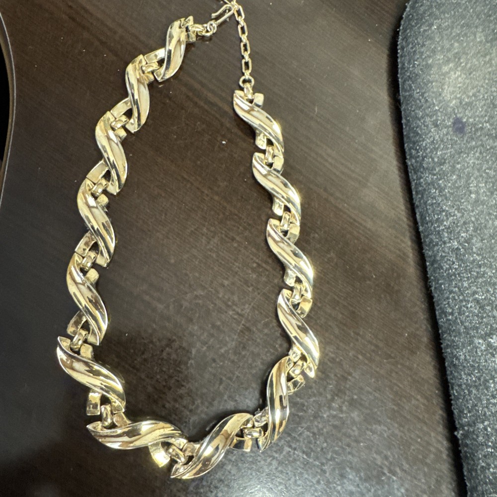 Woman’s Vintage Necklace Design By Trifari