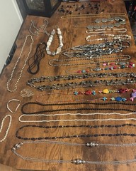 Over 9 Pounds Of Over 71 Individual Necklaces That Are Mostly Beaded And Vintage
