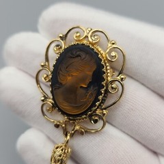 Vintage Whiting & Davis Amber Glass Hologram Cameo Brooch Tassel Gold Tone Pin