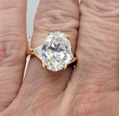 Vtg Sz 7 Ring Oval Triangle Cubic Zirconia 18KGE Gold Electroplate Jewelry USA