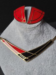 Vtg 1986 Avon Red & Black Enamel Chevron Choker Necklace Modernist Earrings Set