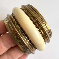 Vintage 80s Wide Brass Bangle Bracelet Fish Scale Cream Plastic Lightweight Boho