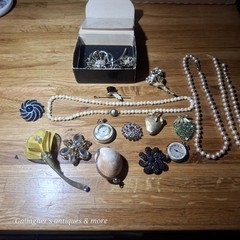 Vintage mixed Costume Jewelry brooch Lot + Etc Rhinestones