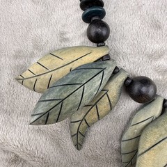 Vintage Necklace Wood Beaded Leaf Lightweight 22”