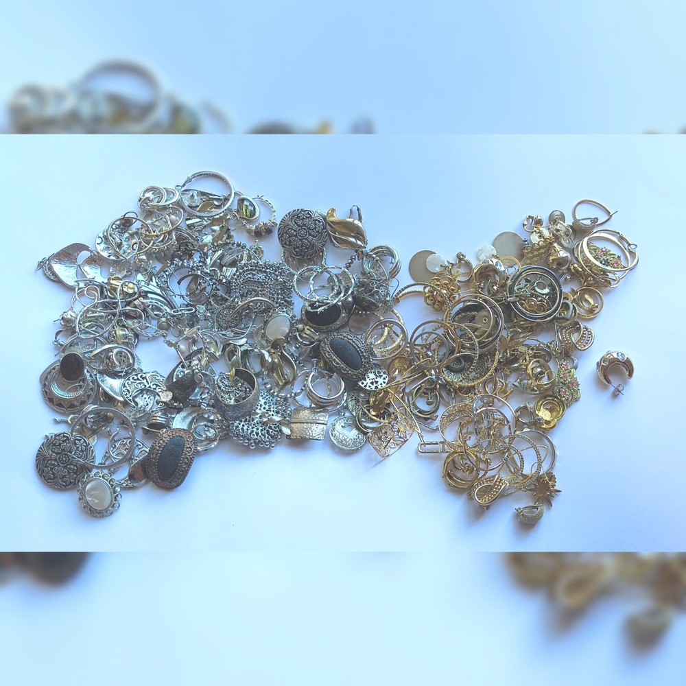 Vintage To Now Earrings Huge Lot Silver & Gold Tone Mixed Metals