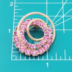 Brilliant Pink Crystal Brooch 1.25in Textured Gold Tone Quality Rhinestone VTG