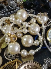 Vintage Mixed Lot Brooches & Pins, Metal Multicolor Costume Jewelry Watches