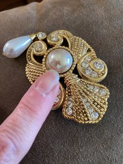 Jeff Lieb Gold Tone Faux Pearl & Clear Rhinestone Brooch Signed 4×2″