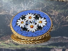 Vintage Italian Micro Mosaic Daisy Flower Floral Gold Tone Oval Pin Brooch