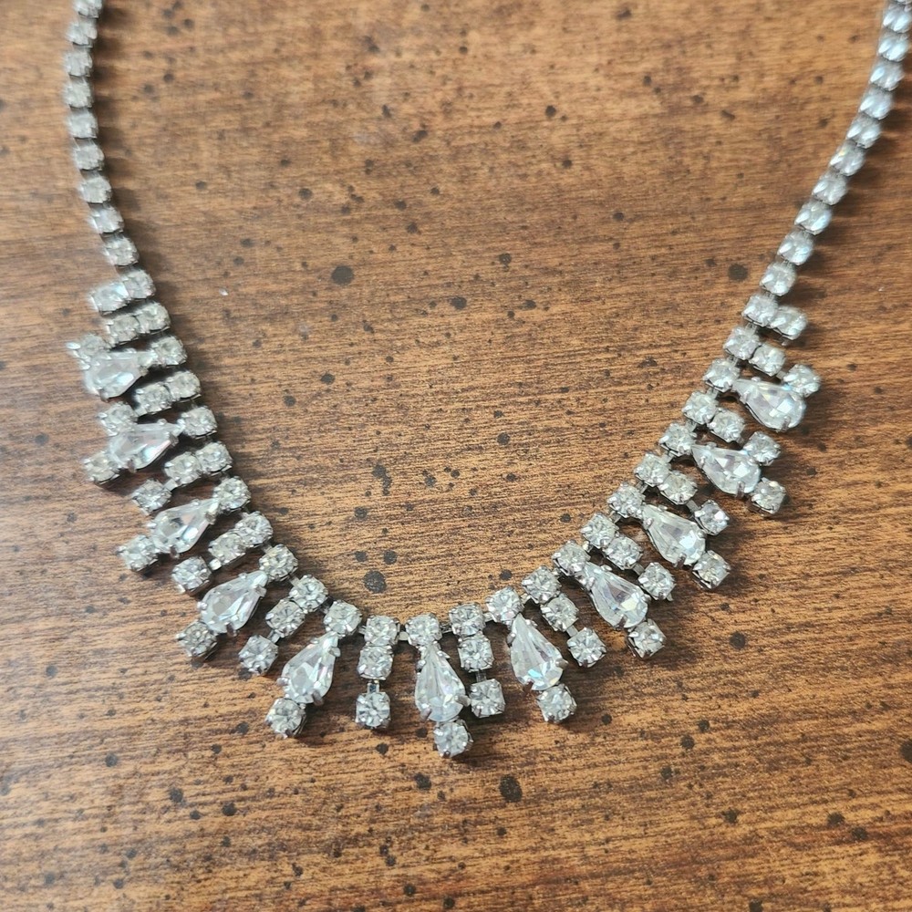 Vintage Clear Glass Rhinestone Bib Necklace Silver Tone Teardrop Collar 15.5in