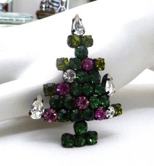 VINTAGE PRONG-SET SPARKLING PINK RED GREEN RHINESTONE CHRISTMAS TREE PIN
