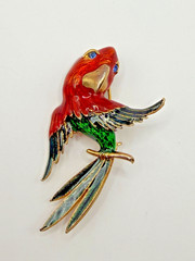 VINTAGE GOLD PLATED ENAMEL PARROT BROOCH BLUE RHINESTONE EYES