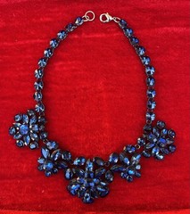 Vintage 1950s 1960s Montana Blue Heliotrope Rhinestone Flower Necklace