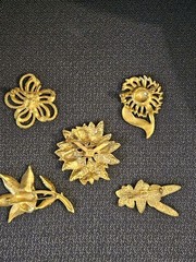 5 Vintage Floral Brooches Gold-Tone, Two Signed, One AAi