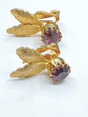 Vintage Purple Rhinestone Clip Earrings Gold Tone Fairy Bug Wings Repousse 3/4″