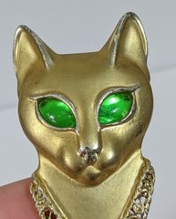 Egyptian Style Green Eyed Cat Head Brooch – Gold Toned Vintage AJC pin