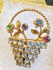 VINTAGE Basket of Rhinestone Flowers Brooch Gold Tone Lapel Pin Uranium Glow 60s