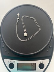 Lovely! Vintage 1990s Metropolitan Museum of Art 8mm Pearl Pendant .925 Necklace