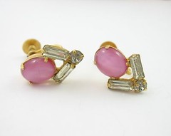 PINK MOONGLOW Glass Stone Vintage EARRINGS Screw Back Goldtone Rhinestone 5/8″